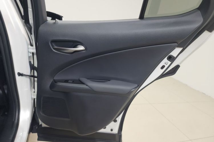 Used Lexus UX 2020 260h Explore-Cool Edition Interior 7