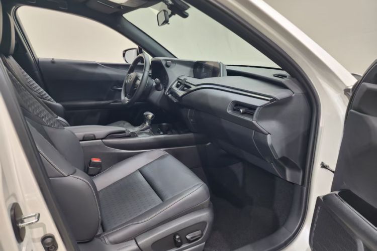 Used Lexus UX 2020 260h Explore-Cool Edition Interior 9