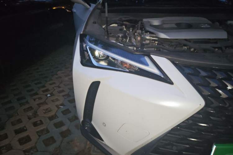 Used Lexus UX 2020 260h Explore & Adventure Edition Right Front Headlight