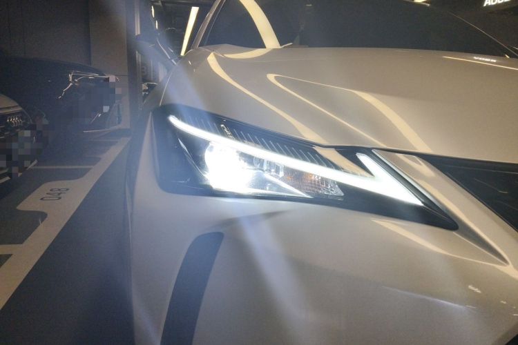 Used Lexus UX 2020 260h Explore & Adventure Edition Right Front Headlight
