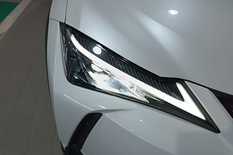 Used Lexus UX 2020 260h Explore-Cool Edition Right Front Headlight