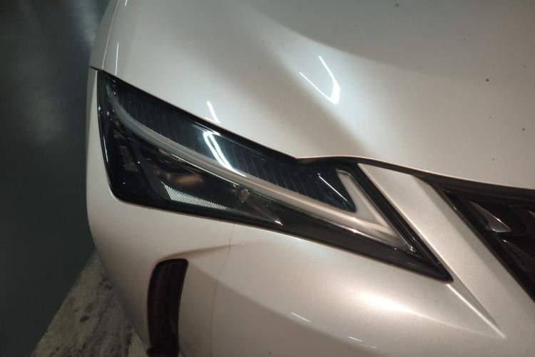 Used Lexus UX 2020 260h Explore & Adventure Edition Right Front Headlight