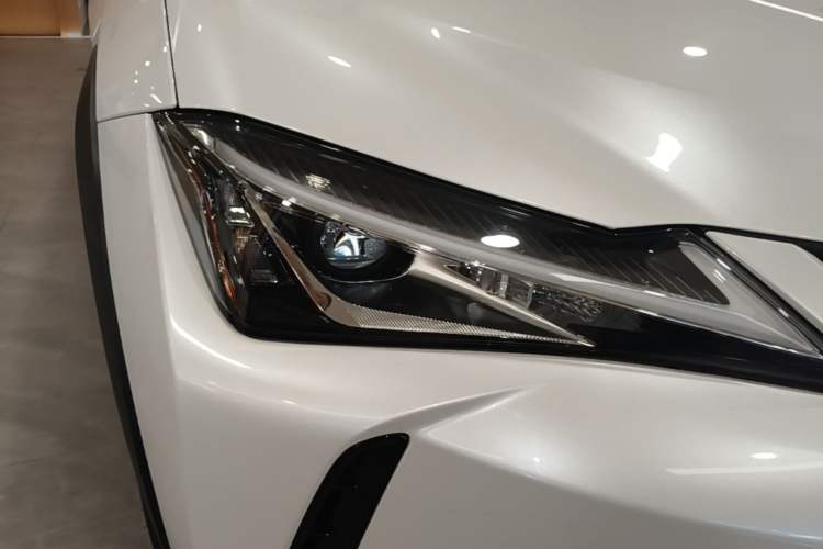 Used Lexus UX 2020 260h Explore & Adventure Edition Right Front Headlight