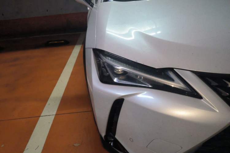 Used Lexus UX 2020 260h Explore & Adventure Edition Right Front Headlight