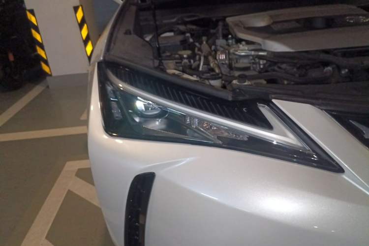 Used Lexus UX 2020 260h Explore & Adventure Edition Right Front Headlight