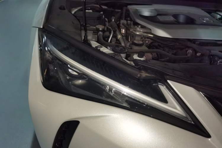 Used Lexus UX 2020 260h Explore & Adventure Edition Right Front Headlight