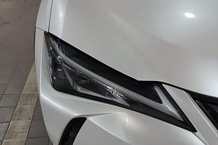 Used Lexus UX 2020 260h Explore & Adventure Edition Right Front Headlight