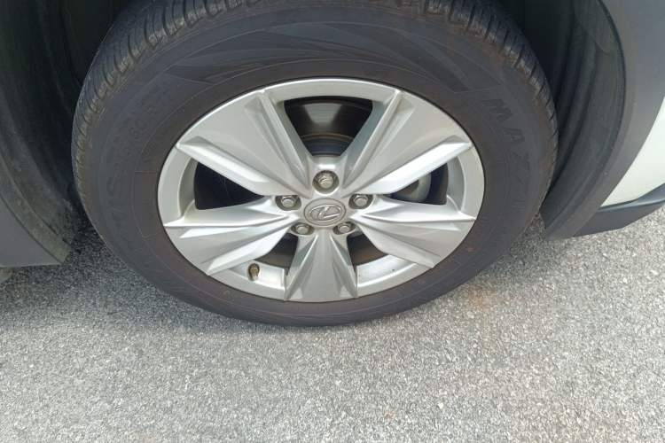Used Lexus UX 2020 260h Explore-Cool Edition Right Front Wheel Hub