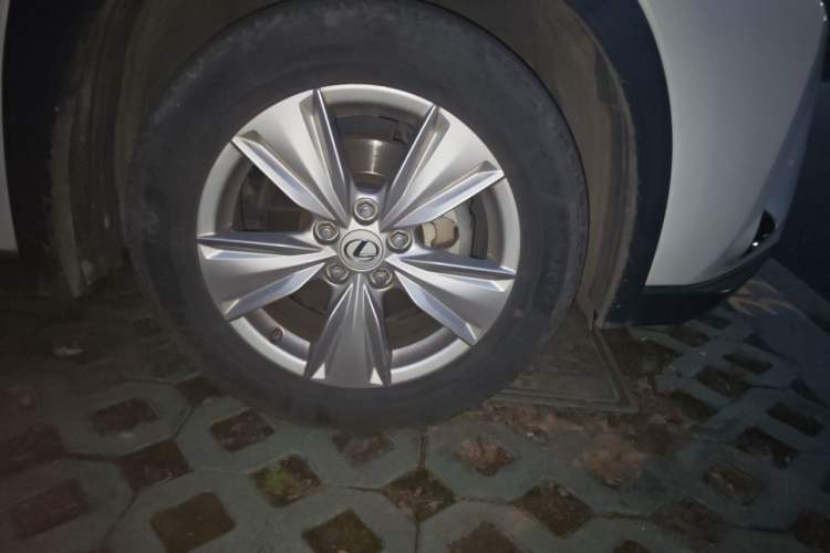 Used Lexus UX 2020 260h Explore & Adventure Edition Right Front Wheel Hub