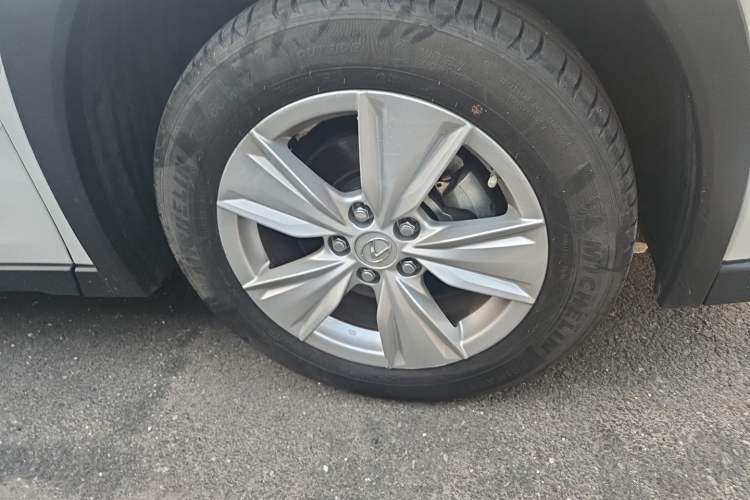 Used Lexus UX 2020 200 Special Edition Right Front Wheel Hub