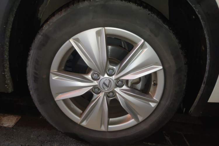 Used Lexus UX 2020 200 Special Edition Right Front Wheel Hub