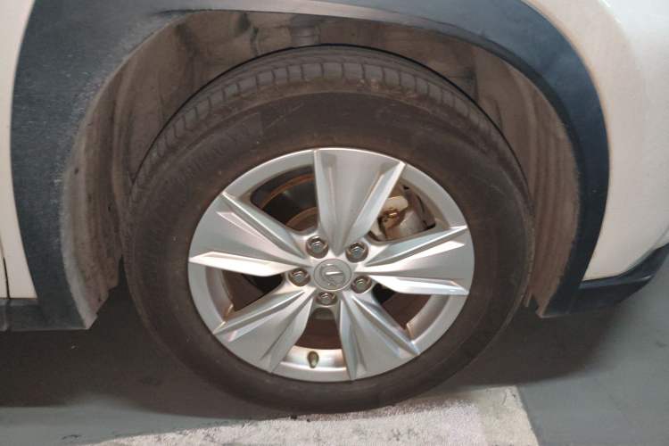 Used Lexus UX 2020 260h Explore & Adventure Edition Right Front Wheel Hub