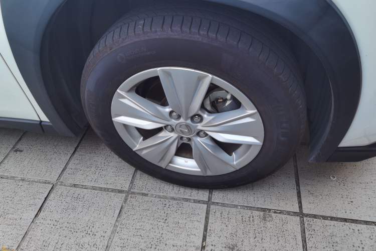Used Lexus UX 2020 260h Explore & Adventure Edition Right Front Wheel Hub