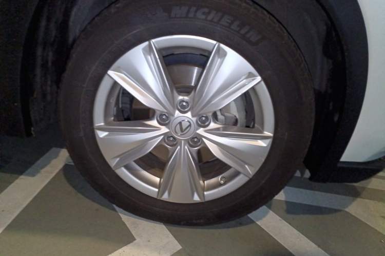 Used Lexus UX 2020 260h Explore & Adventure Edition Right Front Wheel Hub