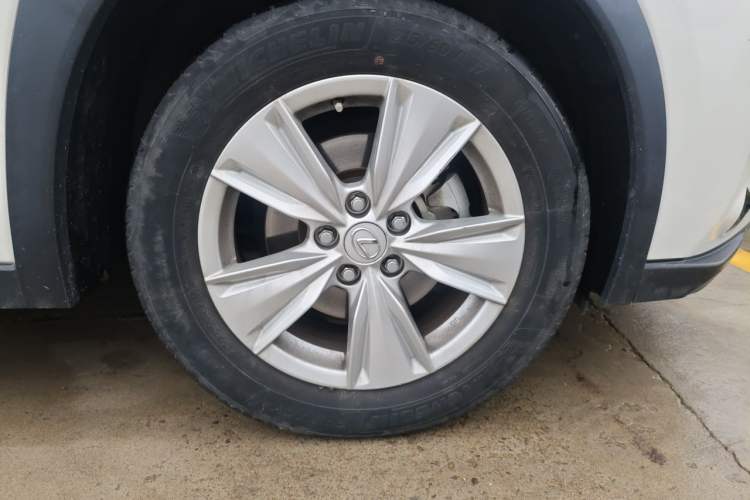 Used Lexus UX 2020 260h Explore & Adventure Edition Right Front Wheel Hub