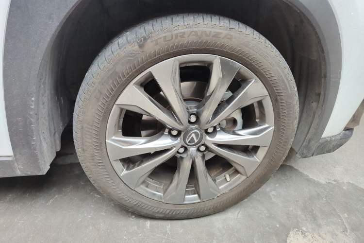 Used Lexus UX 2020 260h F SPORT All-Wheel-Drive Version Right Front Wheel Hub