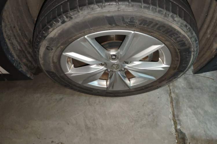 Used Lexus UX 2020 260h Explore-Cool Edition Right Front Wheel Hub
