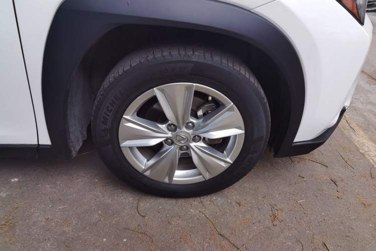 Used Lexus UX 2020 260h Explore & Adventure Edition Right Front Wheel Hub