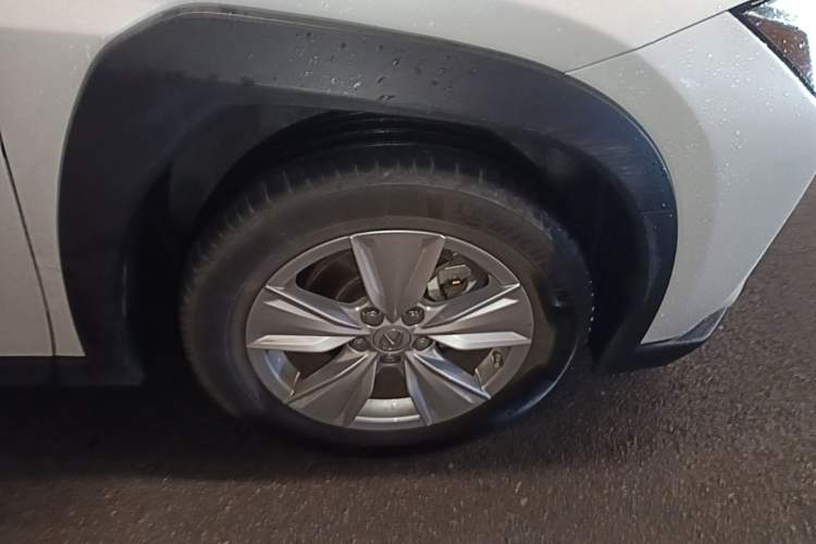 Used Lexus UX 2020 260h Explore & Adventure Edition Right Front Wheel Hub