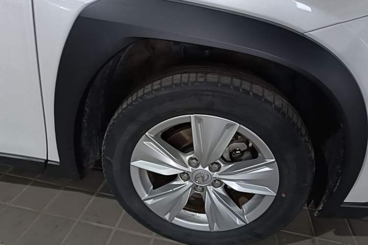 Used Lexus UX 2020 260h Explore & Adventure Edition Right Front Wheel Hub