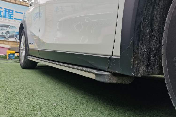 Used Lexus UX 2020 260h Explore & Adventure Edition Right Side Sill