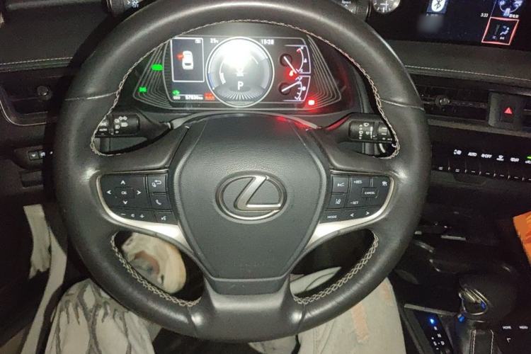 Used Lexus UX 2020 260h Explore & Adventure Edition Steering Wheel