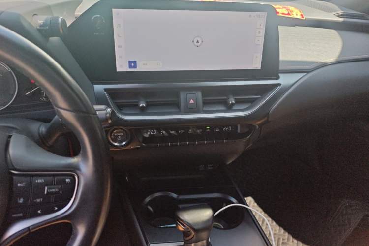 Used Lexus UX 2022 260h Explore-Edition Audio And AC Panel