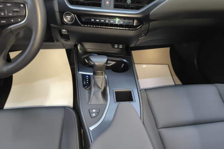 Used Lexus UX 2022 260h Explore-Cool Edition Gear Lever