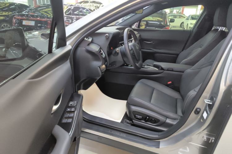 Used Lexus UX 2022 260h Explore-Cool Edition Interior 3