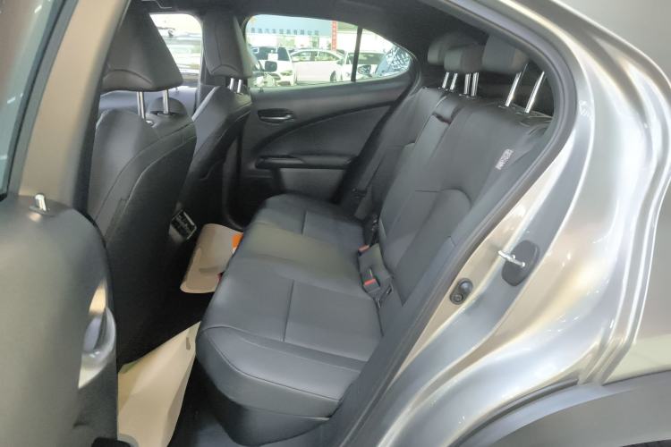 Used Lexus UX 2022 260h Explore-Cool Edition Interior 4