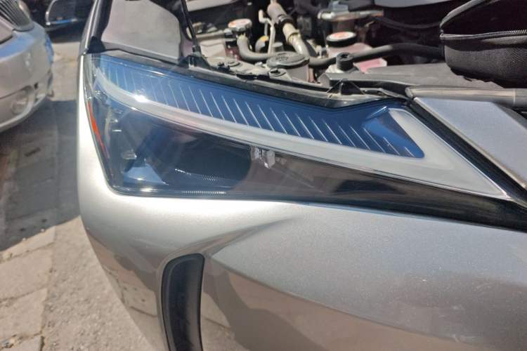 Used Lexus UX 2022 260h Explore-Edition Right Front Headlight