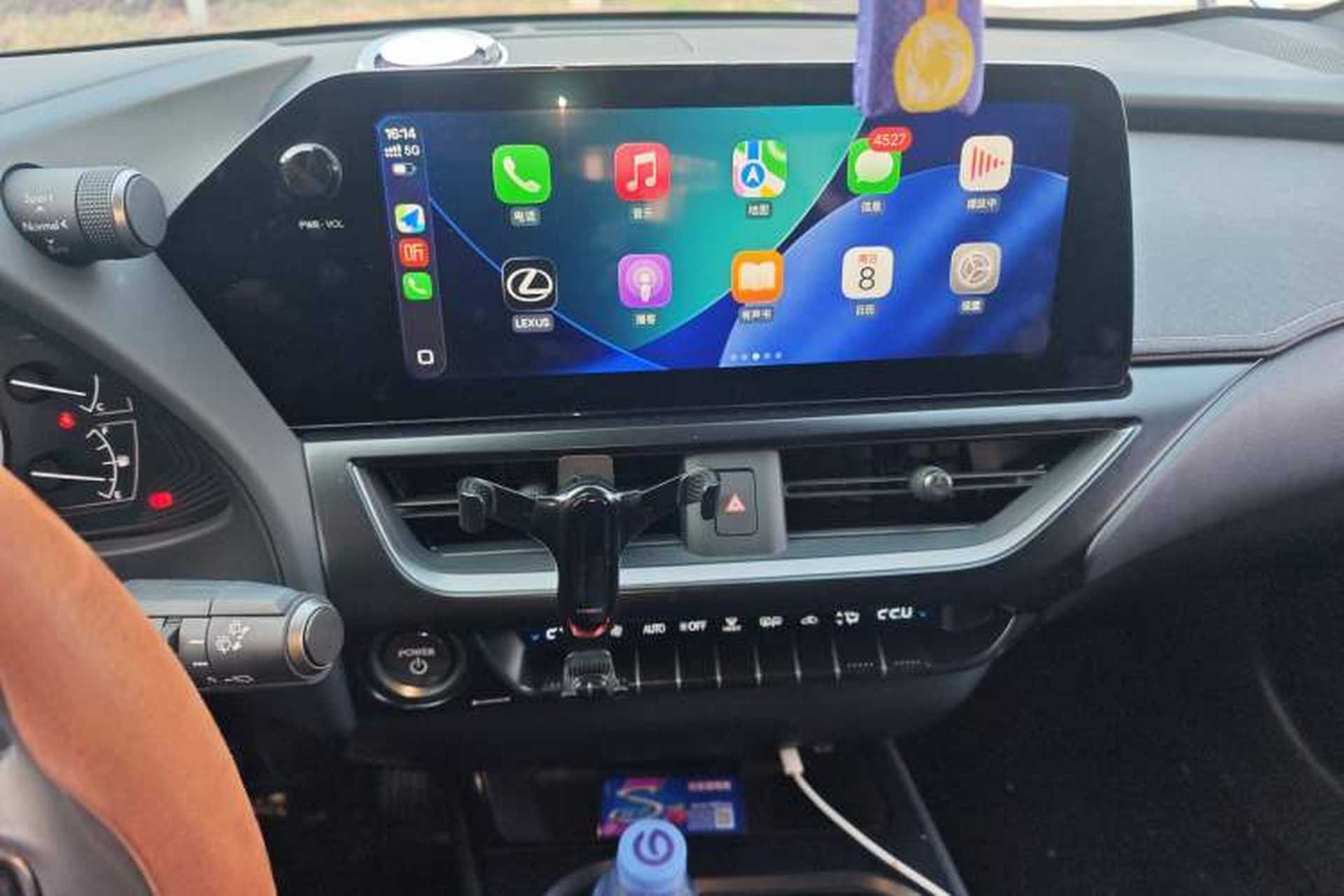 Used Lexus UX 2022 260h Explore-Edition Audio And AC Panel