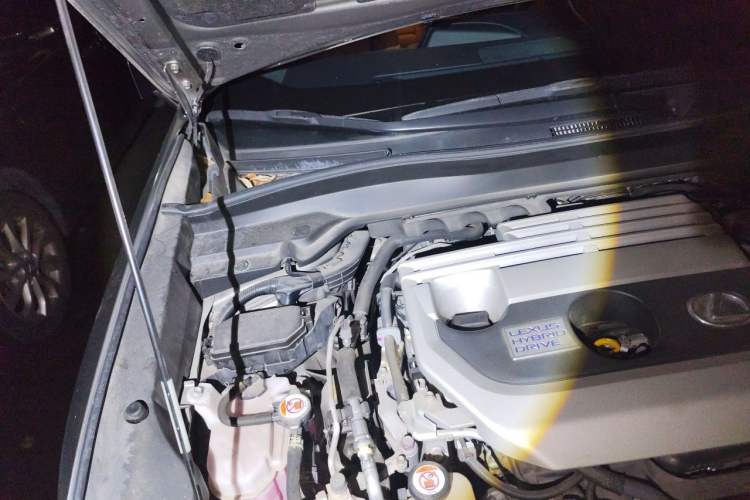 Used Lexus UX 2022 260h Explore-Edition Engine Bay Right