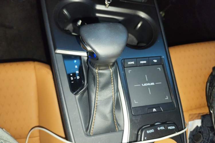 Used Lexus UX 2022 260h Explore-Edition Gear Lever