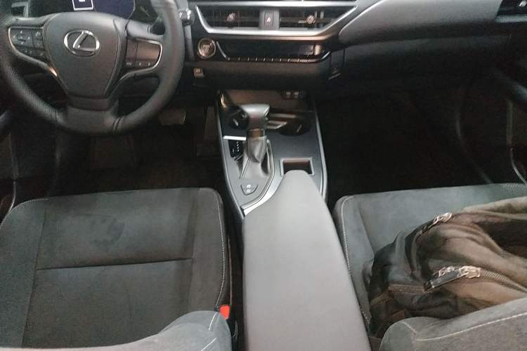 Used Lexus UX 2022 260h Explore Edition Gear Lever
