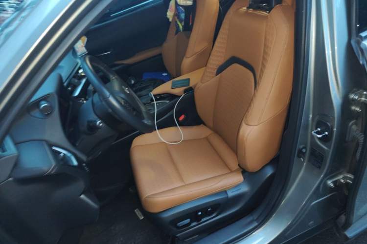 Used Lexus UX 2022 260h Explore-Edition Left Front Seat