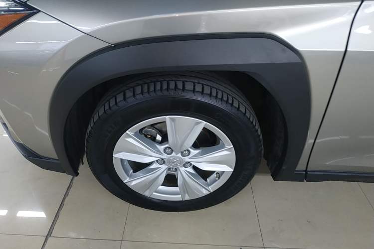 Used Lexus UX 2022 260h Explore Edition Left Front Wheel Hub