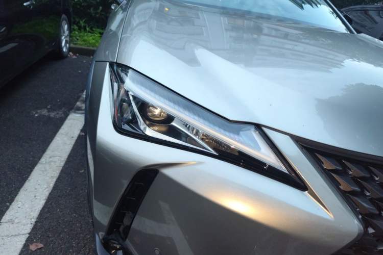 Used Lexus UX 2022 260h Explore-Edition Right Front Headlight