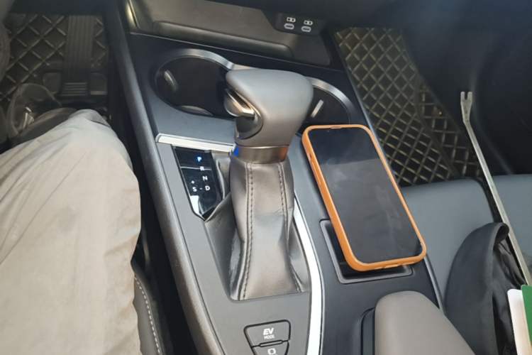Used Lexus UX 2022 260h Explore-Edition Gear Lever