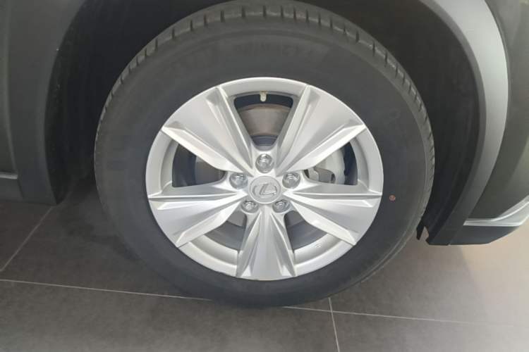 Used Lexus UX 2022 260h Explore-Edition Right Front Wheel Hub