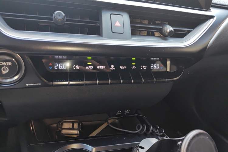 Used Lexus UX 2022 260h Explore-Edition Audio And AC Panel