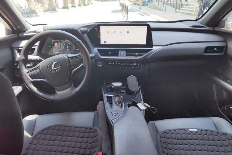 Used Lexus UX 2022 260h Explore-Edition Center Console