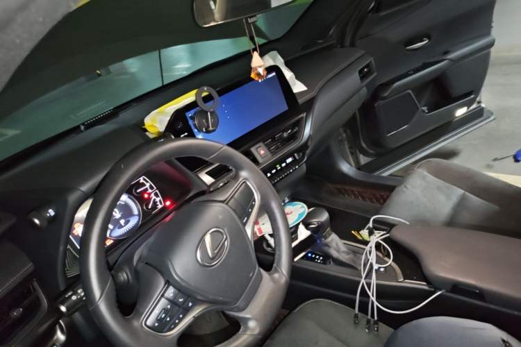 Used Lexus UX 2022 260h Explore Edition Center Console