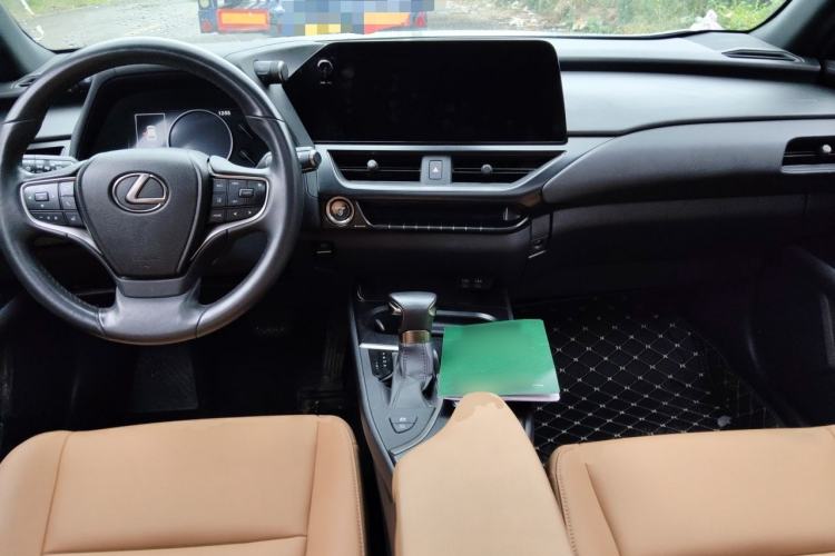 Used Lexus UX 2022 260h Explore-Edition Center Console