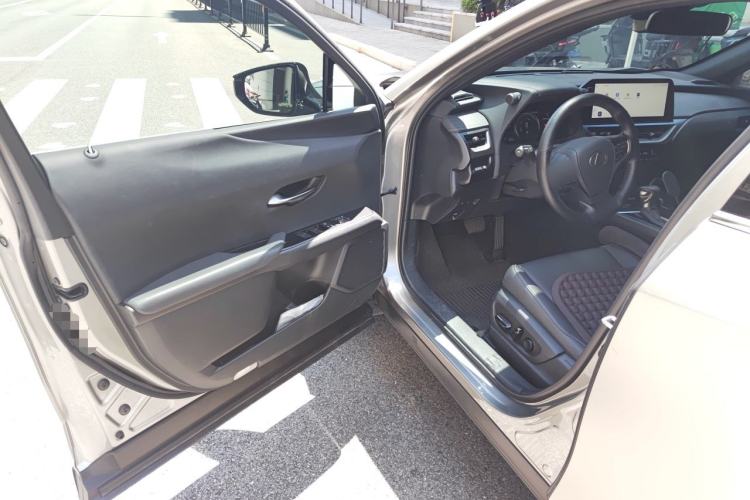 Used Lexus UX 2022 260h Explore-Edition Driver Seat