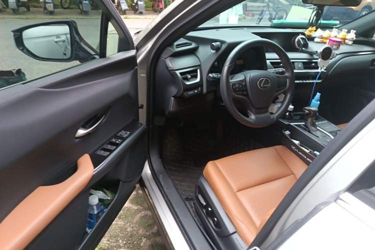 Used Lexus UX 2022 260h Explore-Cool Edition Driver Seat