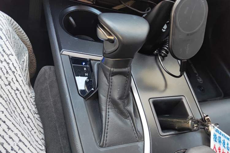 Used Lexus UX 2022 260h Explore-Edition Gear Lever