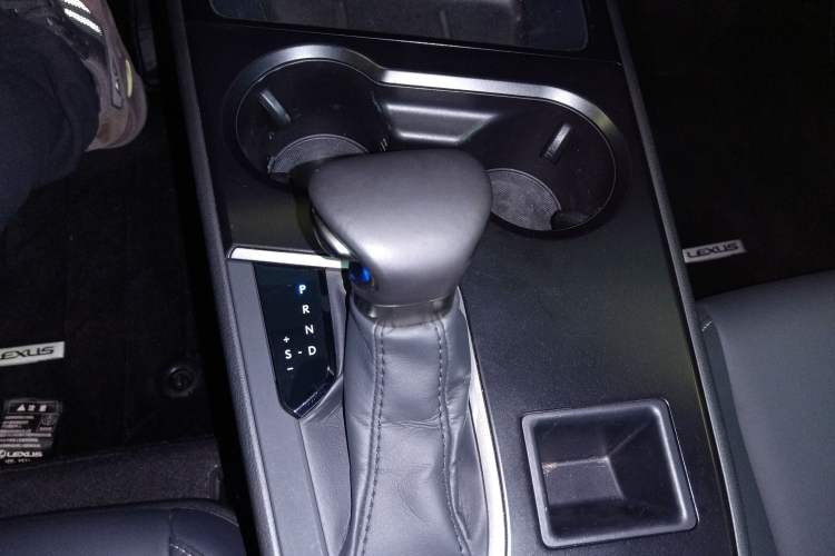 Used Lexus UX 2022 260h Explore-Edition Gear Lever