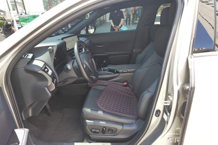 Used Lexus UX 2022 260h Explore-Edition Left Front Seat