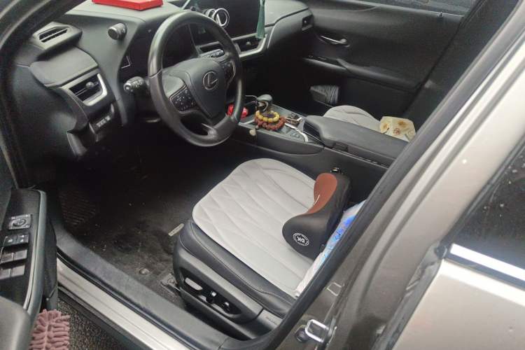Used Lexus UX 2022 260h Explore-Edition Left Front Seat